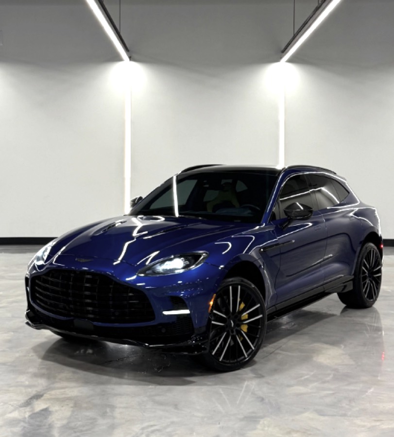 Aston Martin DBX 707 — İstanbul araç kirala